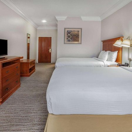 Days Inn By Wyndham Alta Vista Altavista Buitenkant foto